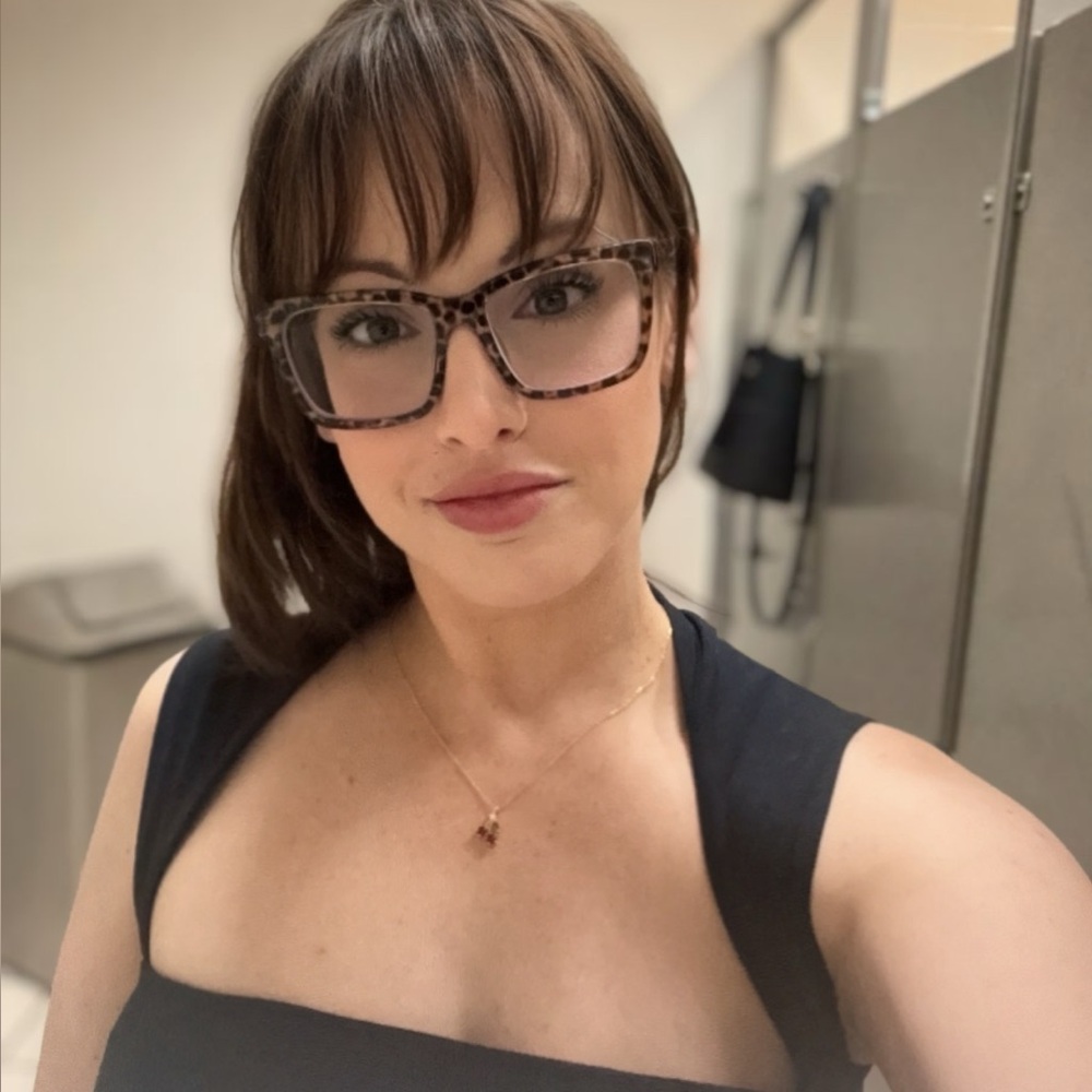 Meet your Posher, Lydia